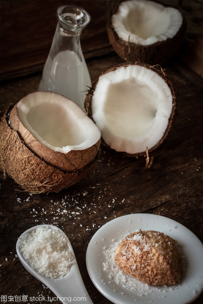 破碎的椰子。對印度食品美味的水果